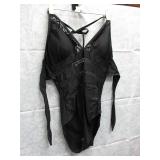 NEW WOMENS SWIM SUIT MEIUM