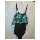NEW WOMENS SWIM SUIT MEDIUM