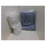 2 NEW PILLOWS *STANDARD / QUEEN