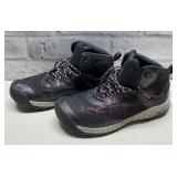 Keen Nxis Evo Hicking Shoes, Mens sz 10.  Like New