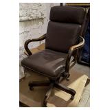 LEATHER EXECUTIVE SWIVEL TILT ARMCHAIR