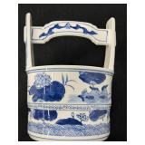 Blue and white porcelain 'wishing well' planter