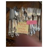 Oneida Utensils Set