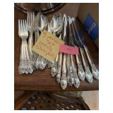 Oneida Utensil Set