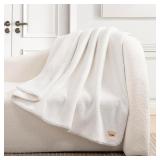R$108 UGG Whitecap Plush Throw Blanket
