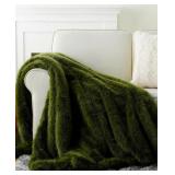 #7 Battilo Lifestyle Faux Fur Throw Blanket