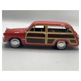 1949 Ford Custom Woody Wagon 1:32