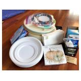 Tupperware Divided Dish & Paper Goods