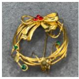 Twisted Wire Gold Tone Chrstmas Weatth Pin