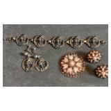 Floral screw on earring w/ pendant and palm tree