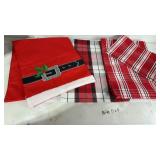 72ï¿½ Santa Table Runner + 2 72ï¿½ Runners & 1 Place