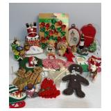 Vintage lot with mini bows and crochet lollipops