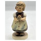 Hummel Girl w Flowers Figurine #257 5.25'