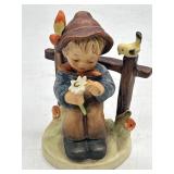 Hummel Boy w Daisy She Loves Me Figurine #174 4.5'