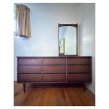 Bassett Mid Century Modern Dresser w/ Mirror