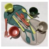 Retro Gotham Ware Picnic Plastic Dinner Play Set