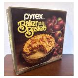New Pyrex Baker In Basket Pie Dish Set