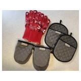 KitchenAid Oven Mitts & Pot Holders