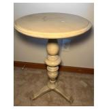 Round Pedestal Table 18x26'