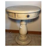 Sears Round Accent Table 20.5x25.5'