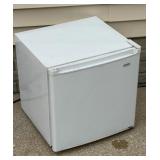 Kenmore Mini Fridge (Tested) 18.5x18x18.5ï¿½