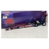 Joe Amato Dynomax 2000 Dragster 1:24 Scale