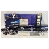 1:24 Scale Stock Car Crew Cab & Show Trailer