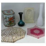 Decorative Vases 5.5-9ï¿½, Shell & Beaded Trivet Lot