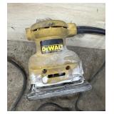 DeWalt Palm Grip Sander DW411
