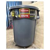 Rubbermaid BRUTE Rolling Trash Can