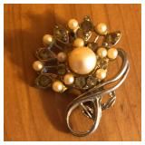 Rhinestone & Faux Pearl Flower Brooch Pin
