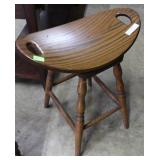 Handled swivel seatContemporary styled hardwood