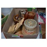 3 Covered grassland trinket baskets carved vase