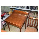 Lift top students work desk