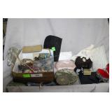 Treasure lot incl. vintage purses, Avon trinket