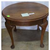 Solid Oak rd. end table w/ turned legs