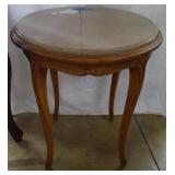 Rd, lamp table w/ curved ornate legs, marble