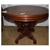 Nice Victorian parlor table w/ detailed apron,