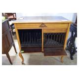 Sonora record player, record cab., has crank,