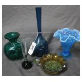 Five pcs - Fenton hobnail ruffle top bowl, bud