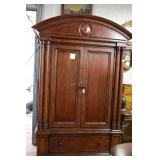 Thomasville amour / tv cab., 4 inner drawers, 1