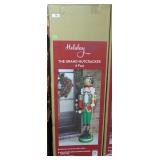 The Grand Nutcracker, 6