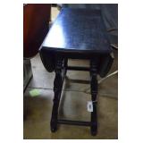 Drop leaf side/end tableEarly century ,