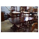 Duncan Phyfe Mahogany dining table w/ 6 chairs,