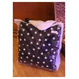 Queen polka dot bed set