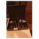 Oneida flatware set service for 8