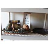 Decor incl ceramic fruit basket, Bombay style box,