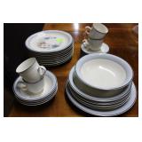 Crowning Fashion Johann Haviland service for 4