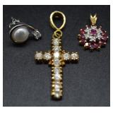 Diamond cross pendant, 10kt pendant