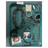 Tray costume jewelry: bracelets, necklaces &